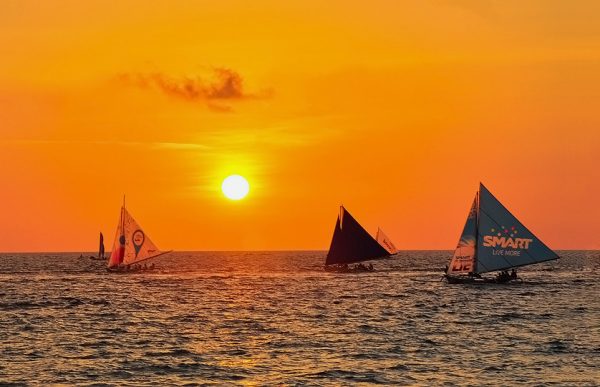 paraw sunset sailing boracay